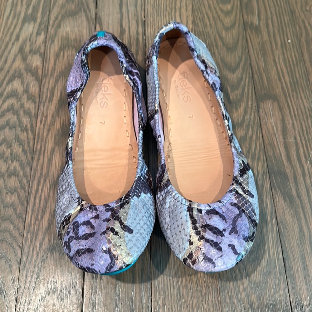 Tieks lavender snake flats! NWOT